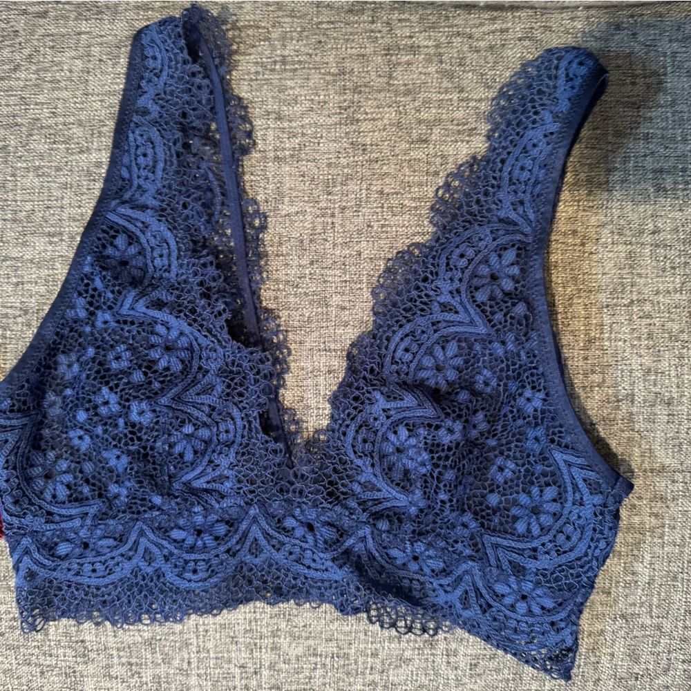 Two Victorias‎ Secret Lace Bras: Red and Blue size S